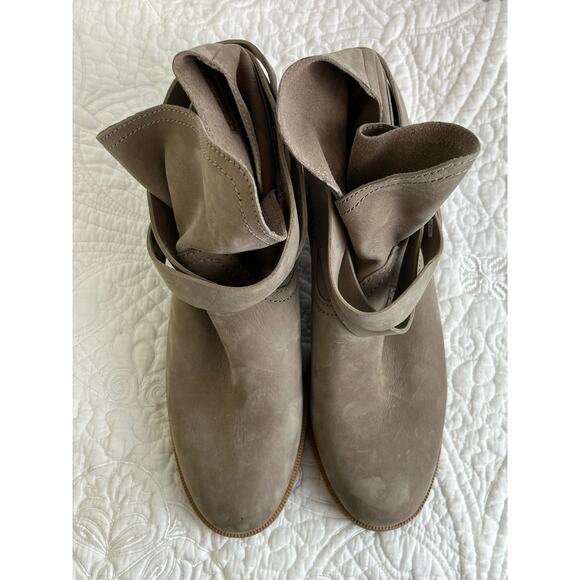 NWOT UGG Women's Size 9 Tan Suede Leather Loop Heel - Picture 8 of 11